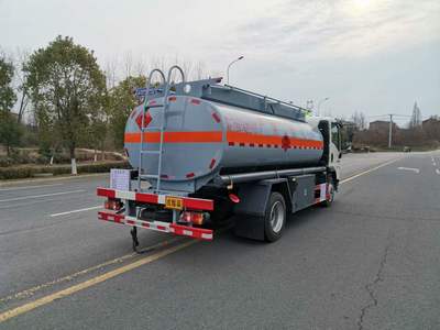 重汽豪沃悍将国六运油车 安全高效，助力能源运输新升级