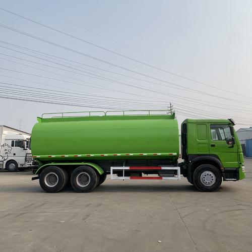 中国重汽运油车
